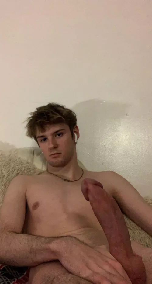 Really horny tonight, pm me? 🤭