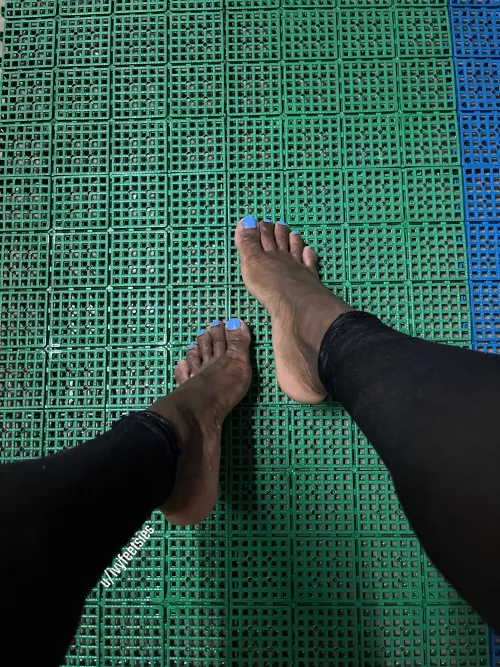 Ripped stockings anyone?🤭💙