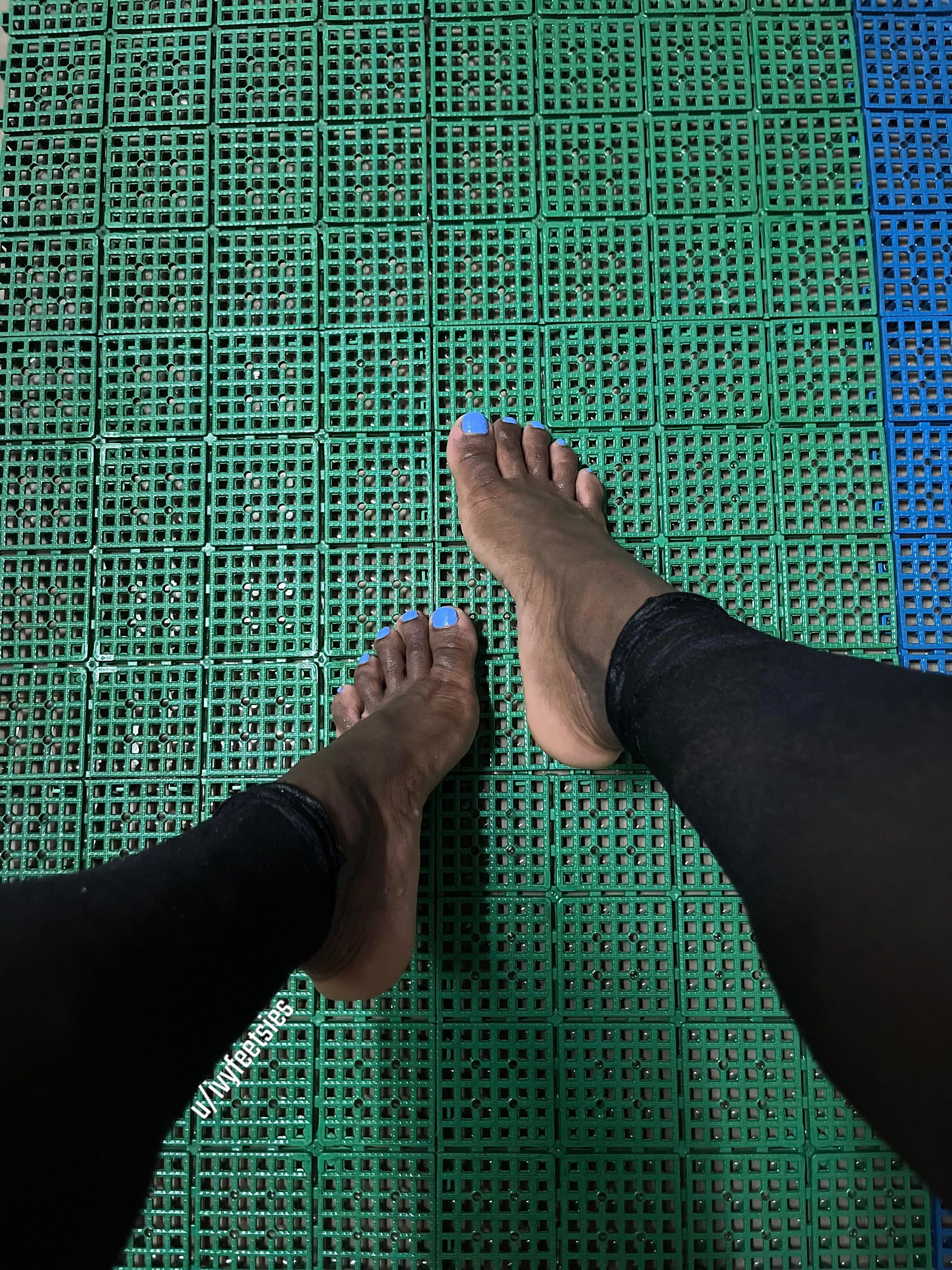 Ripped stockings anyone?🤭💙