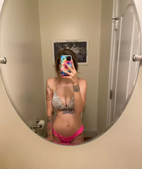 [selling] panties, sexting, gfe, cam, dick rate, premade & custom content