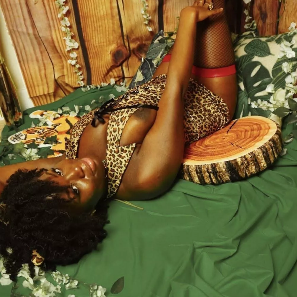 Sexy Leopard nipslip