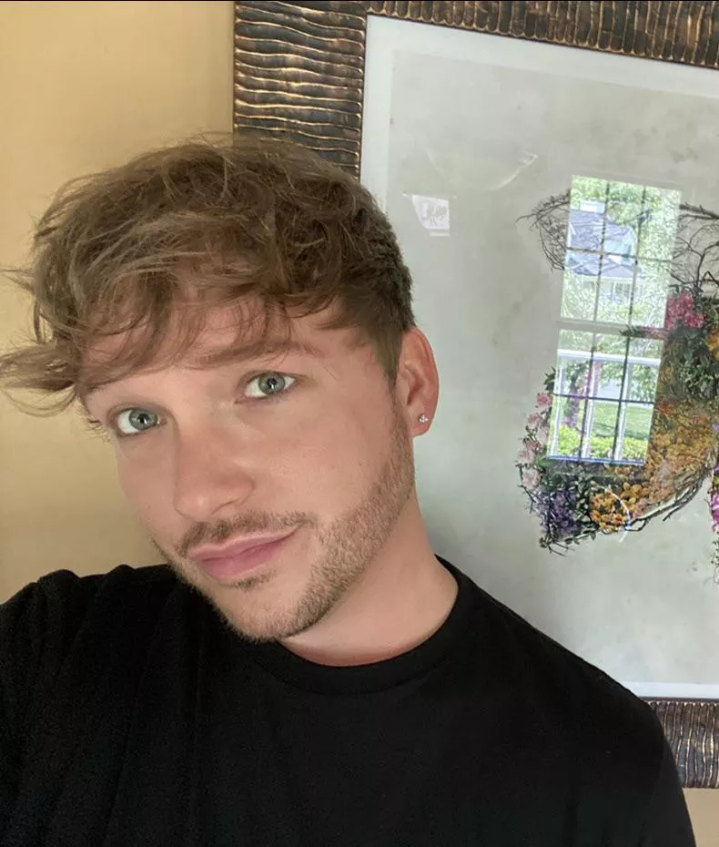 Should I keep the facial hair? Also does anyone play WoW? 😭