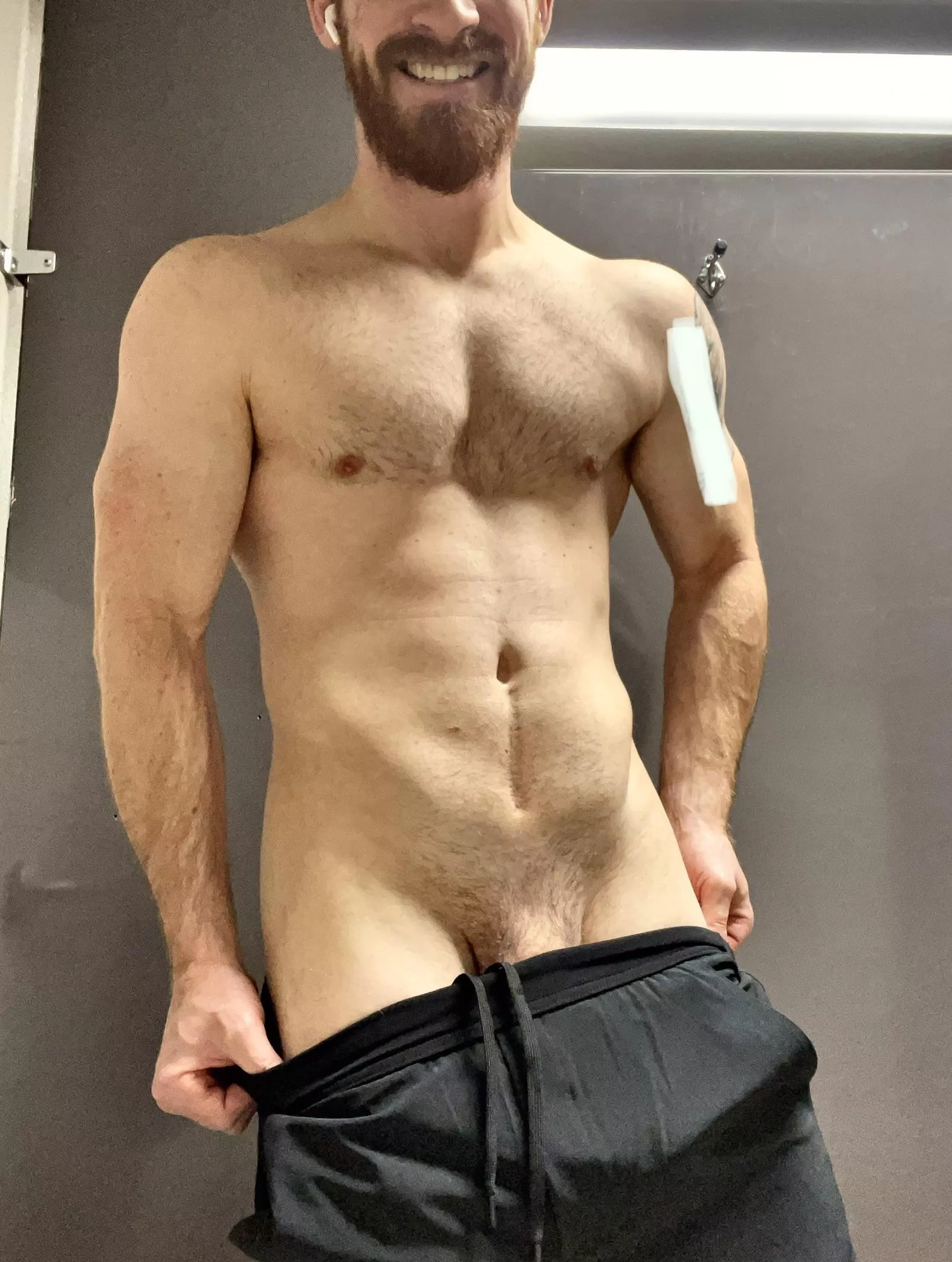 Should I let my boner free at the gym?