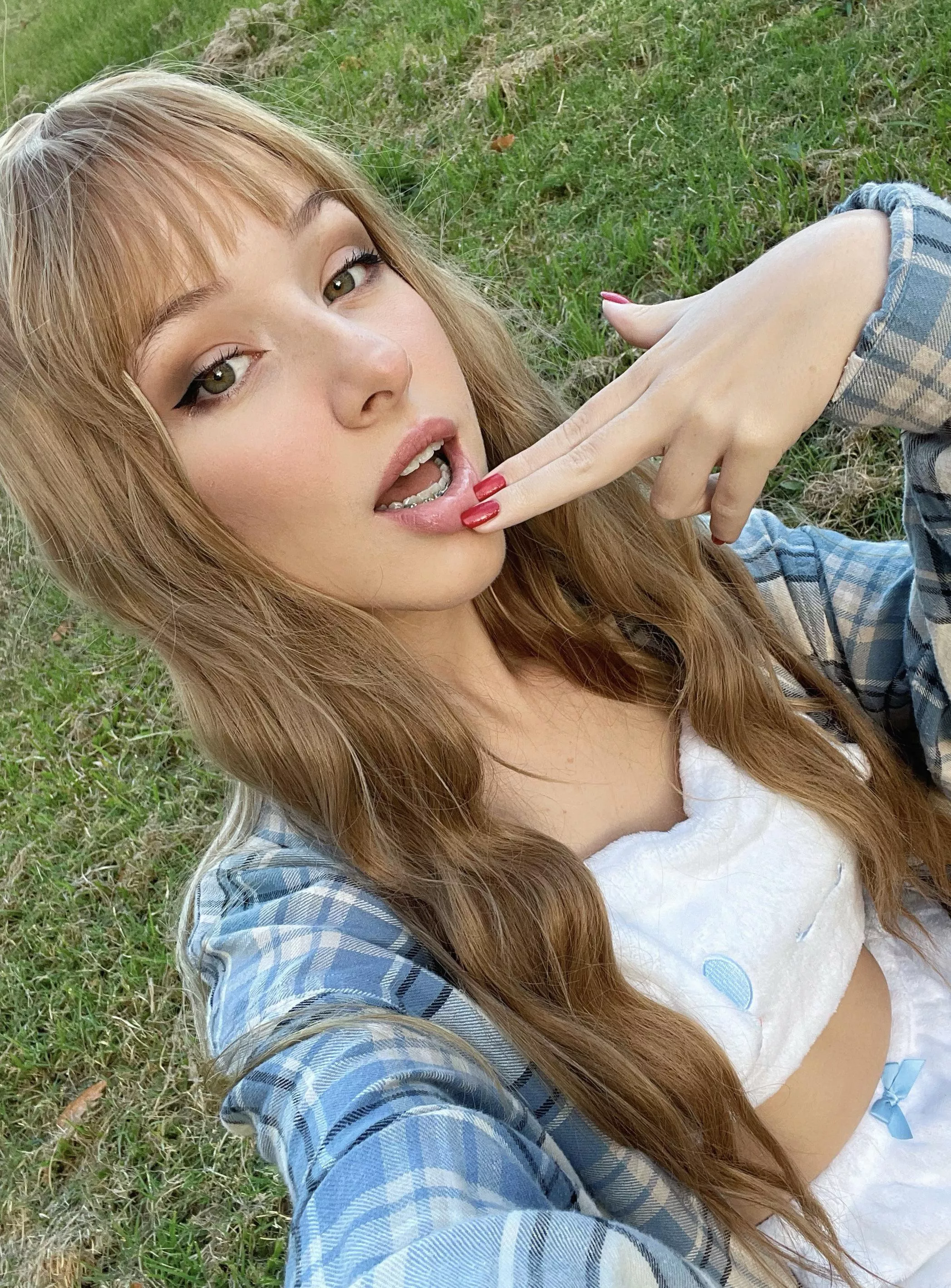 Showin off my teeth jewellery in the wild 😎