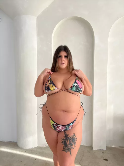 thick brunettes yes or no ?