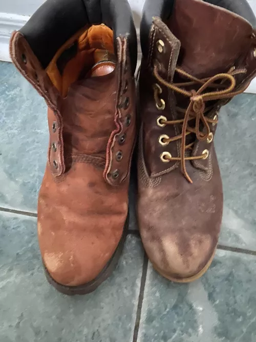 Timberlands boots need fixing. I don’t know the color for the one on the left.