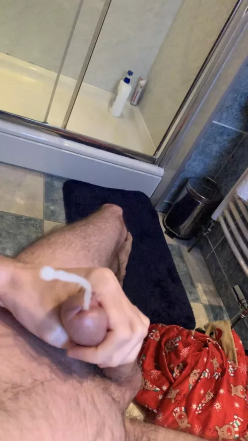 ‘Twas a Christmas cumshot