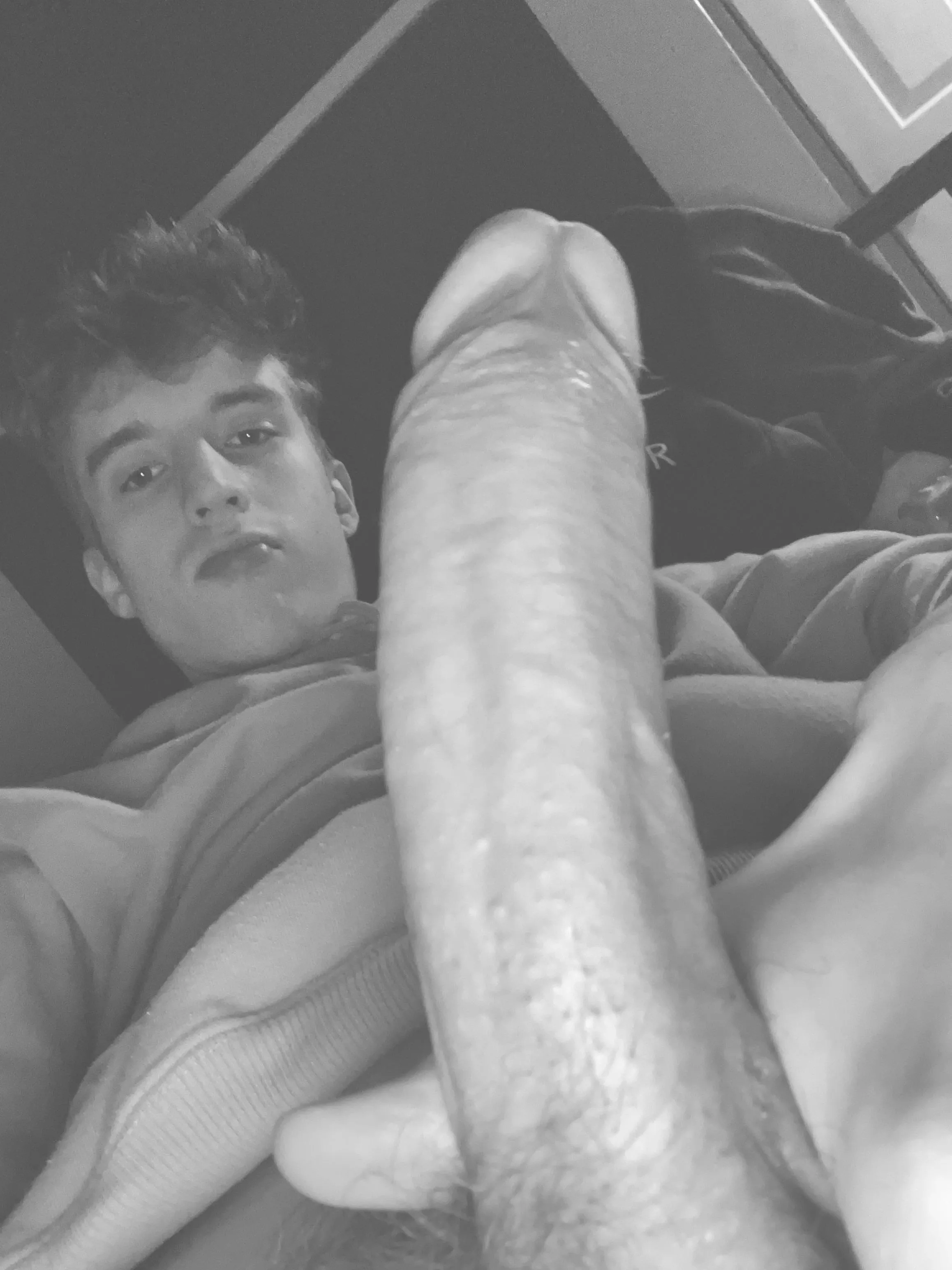 Wanna seee my sexy massive cock in action dm me