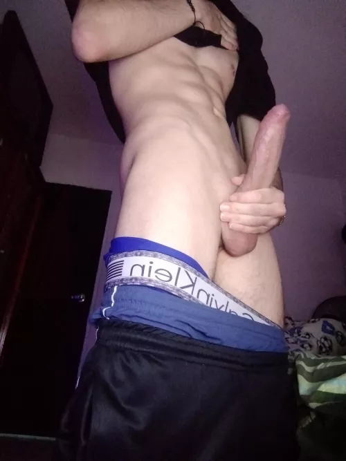 Where are those who loves veiny cocks? 😩