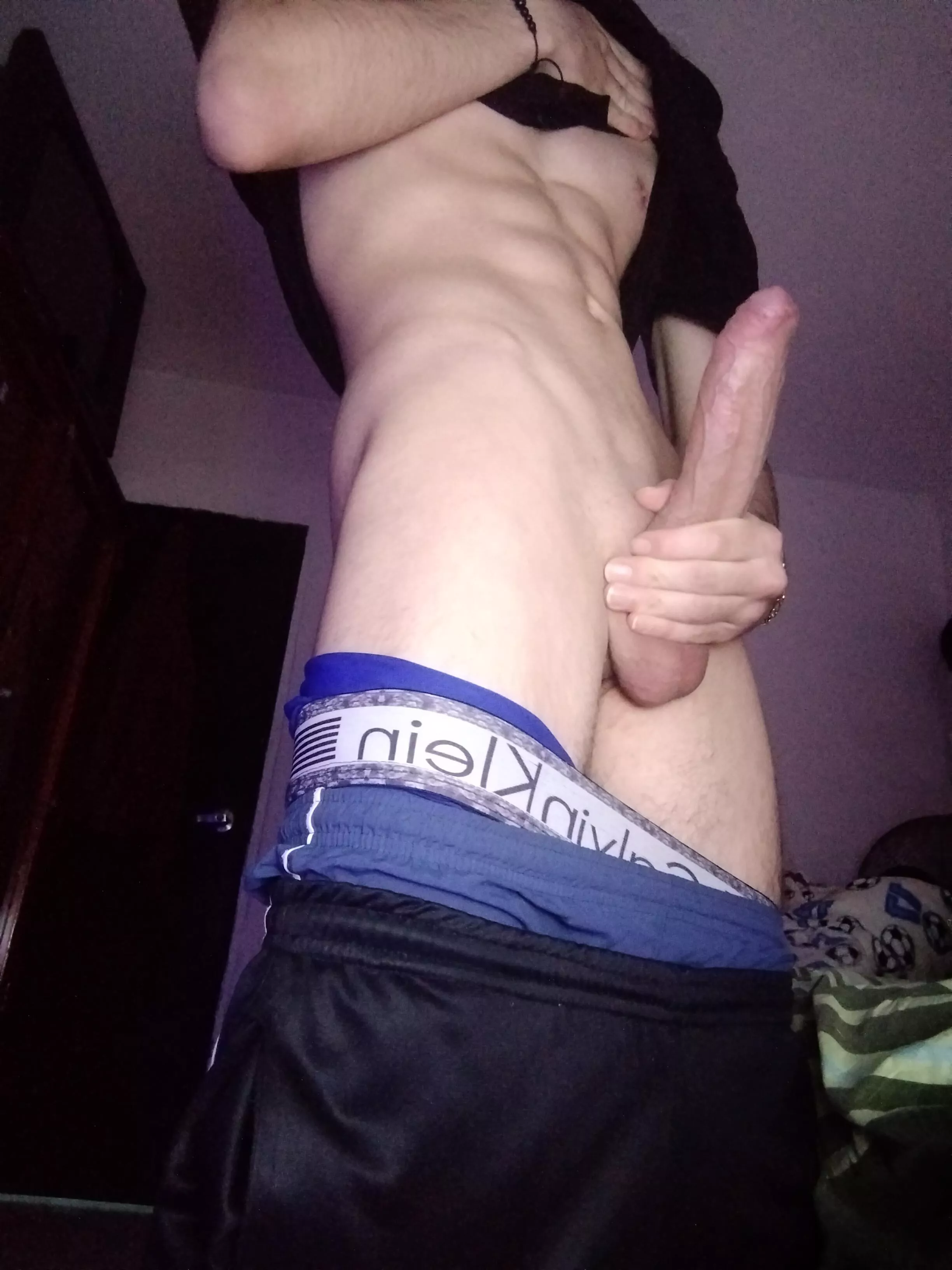 Where are those who loves veiny cocks? 😩