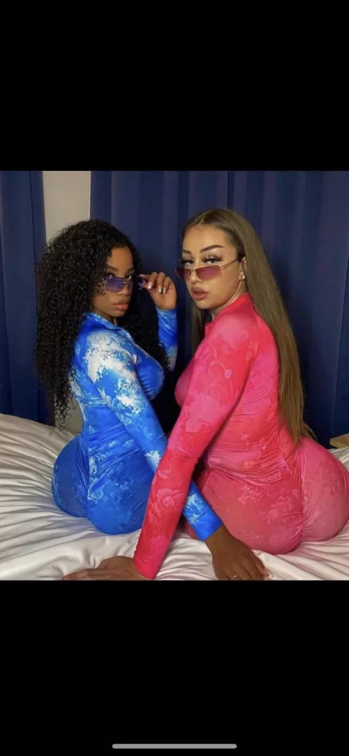 Which girl got the bigger 🍑🍑 plz comment