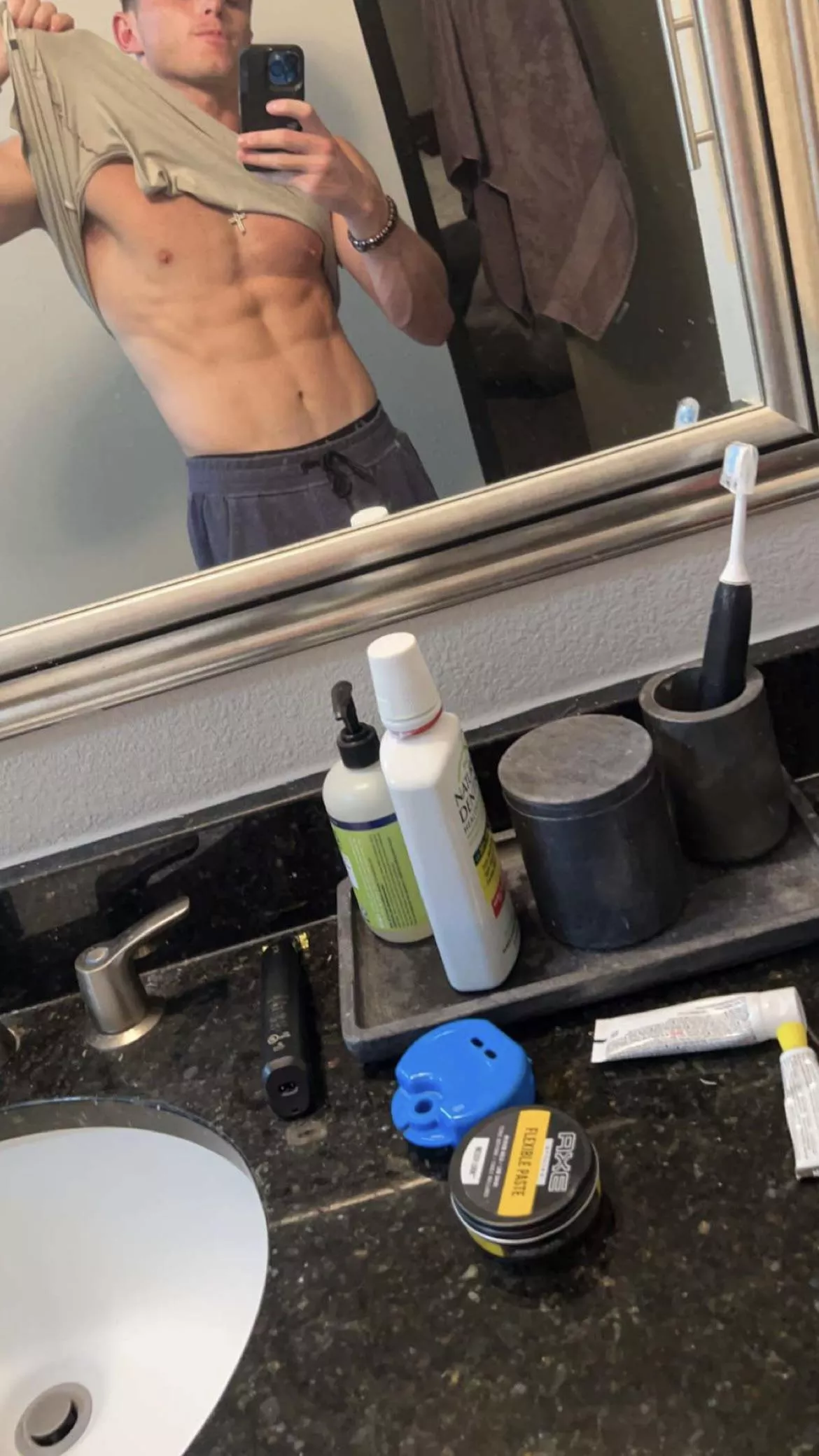 Who likes muscular and ripped guys?