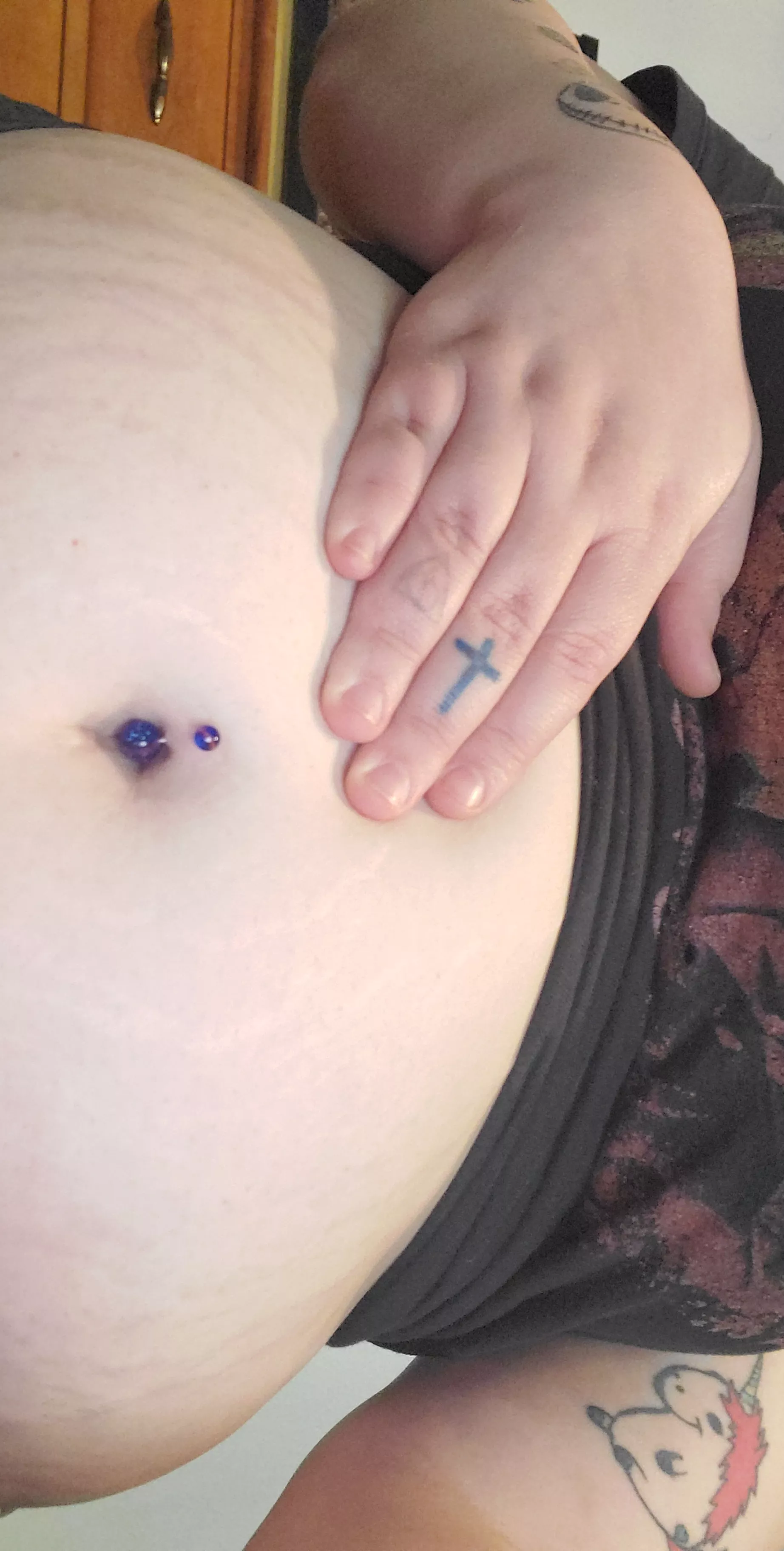 who loves pierced belly buttons?