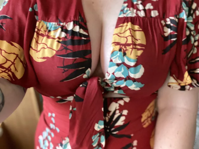 Who needs one when you’re wearing a cute vintage set?