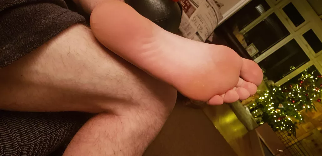 Wife not getting any luck with feet pics. Think I should give it a try.
