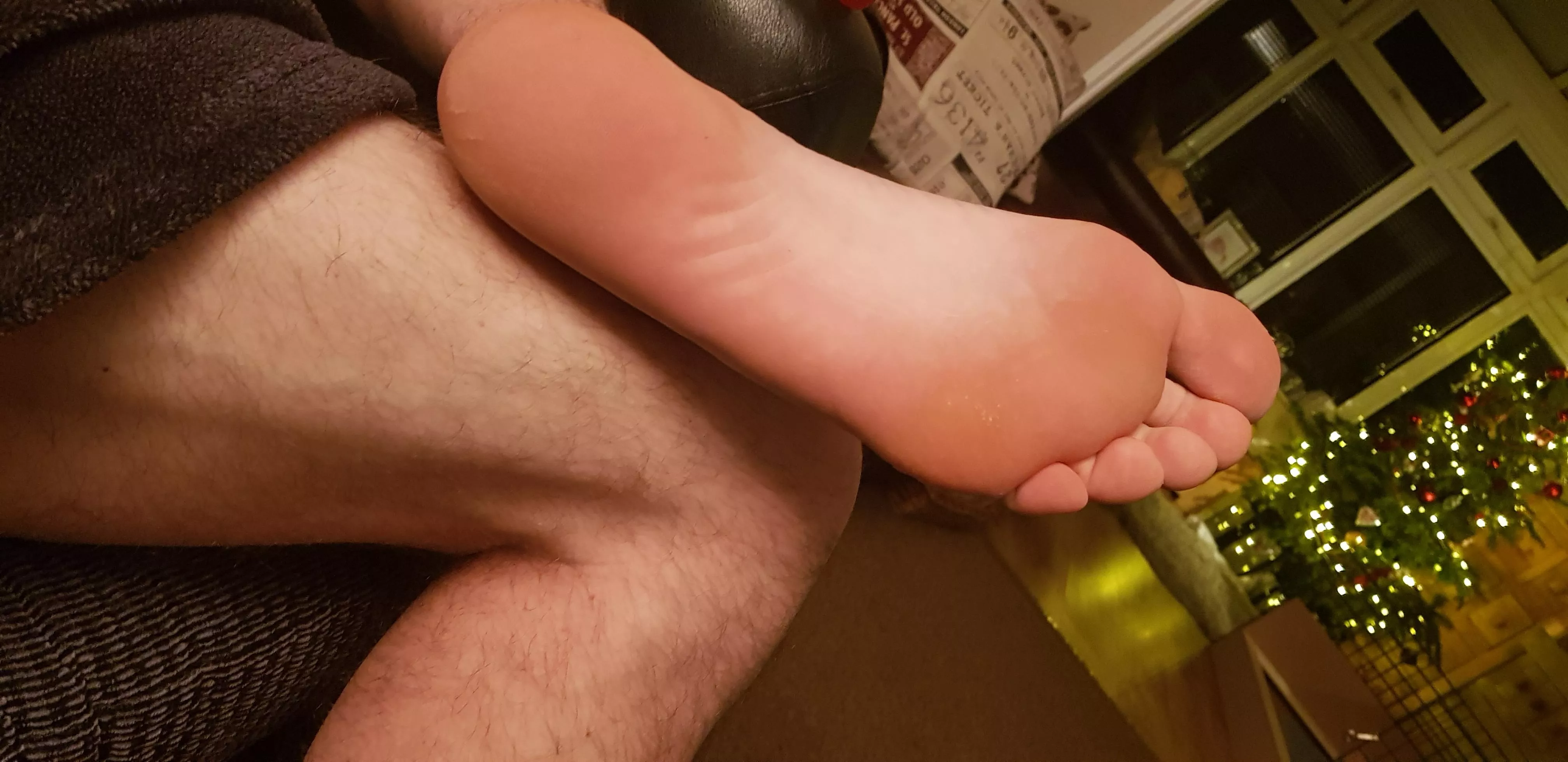 Wife not getting any luck with feet pics. Think I should give it a try.