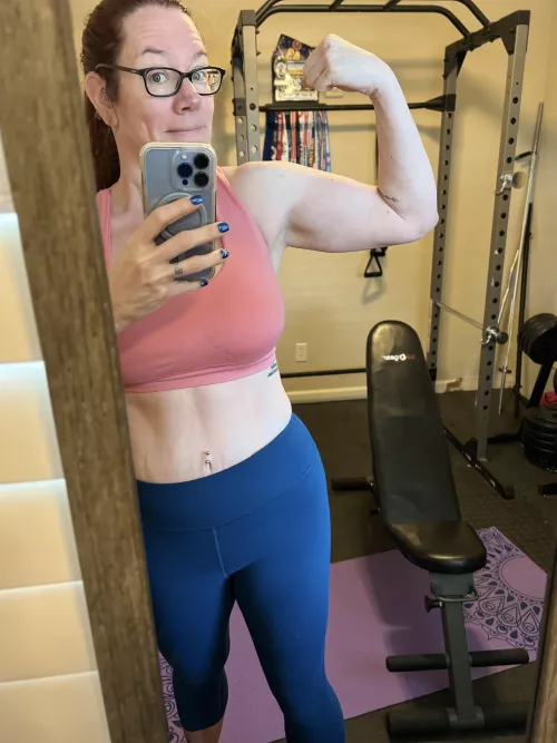 Working on these shoulders. 💪🏻