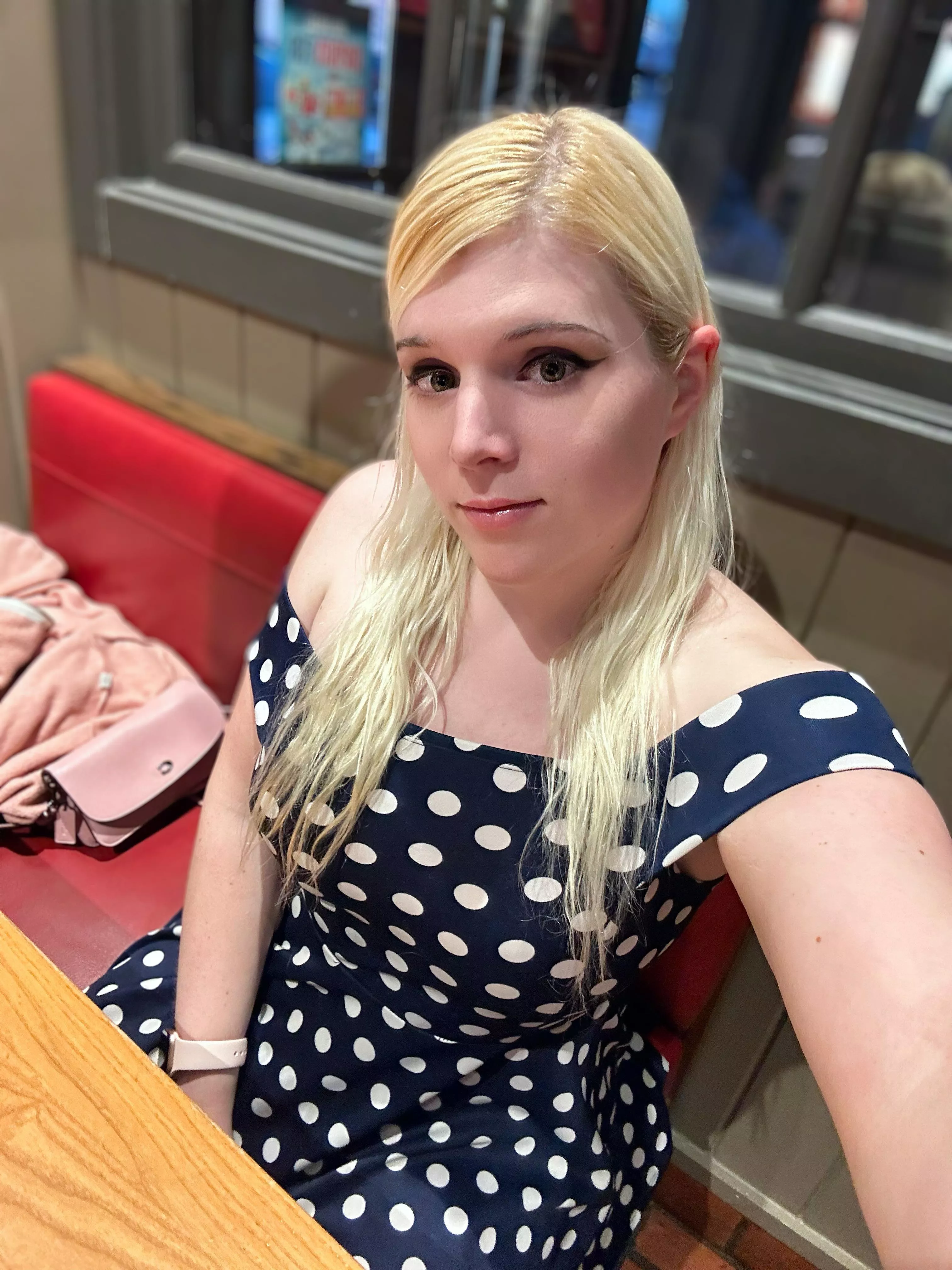 Would you take a femboy out to dinner? 👀