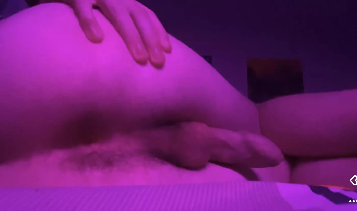 Young Femboy, DM me ;)