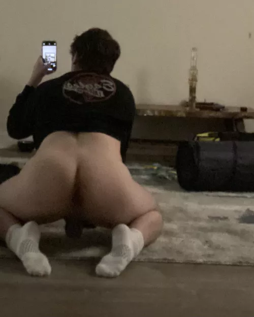 [22] any random guys wanna breed and use my bubble butt? Let’s see how nasty u can get