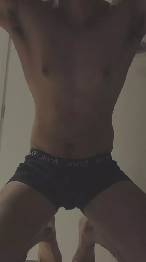 24 m looking to pose for a dom. Snap in profile. M4A