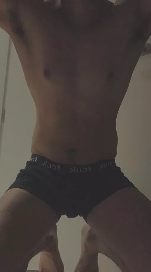 24 m looking to pose for a dom. Snap in profile. M4A