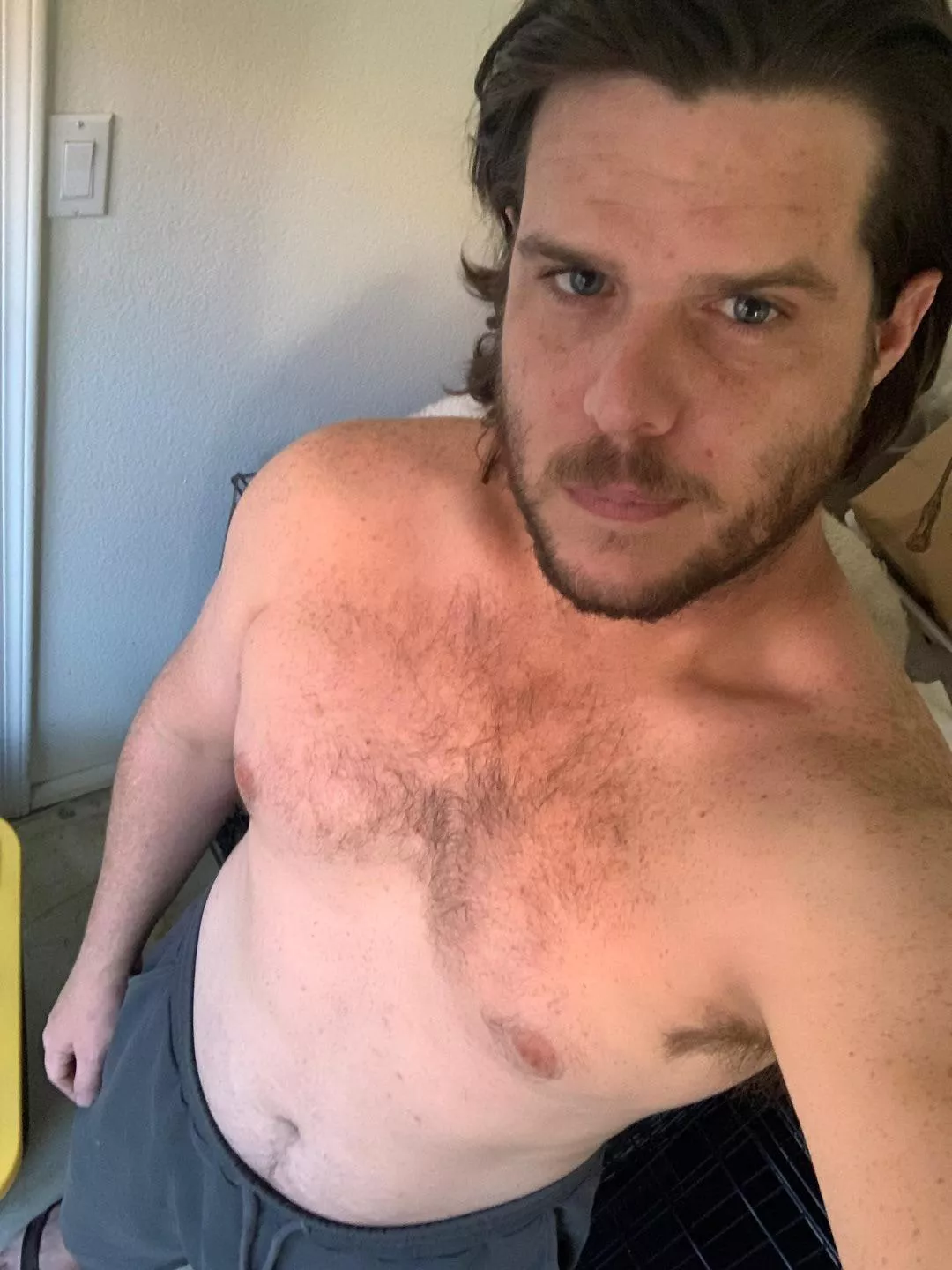 33 gaybro, dad bod for other online guys to talk to long term. Closet nerd engineer, big bro type. Pls pic for reply BroJamesDean