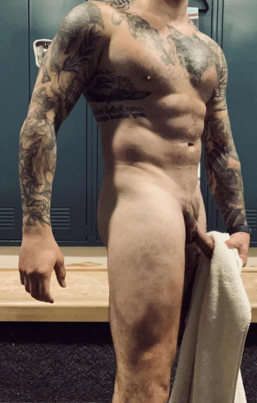 [37] Oops, my towel is falling in the locker room