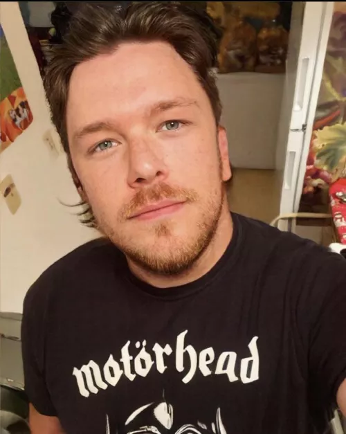 4 years sober today! Feeling healthy and happy!🤘🏼♥️