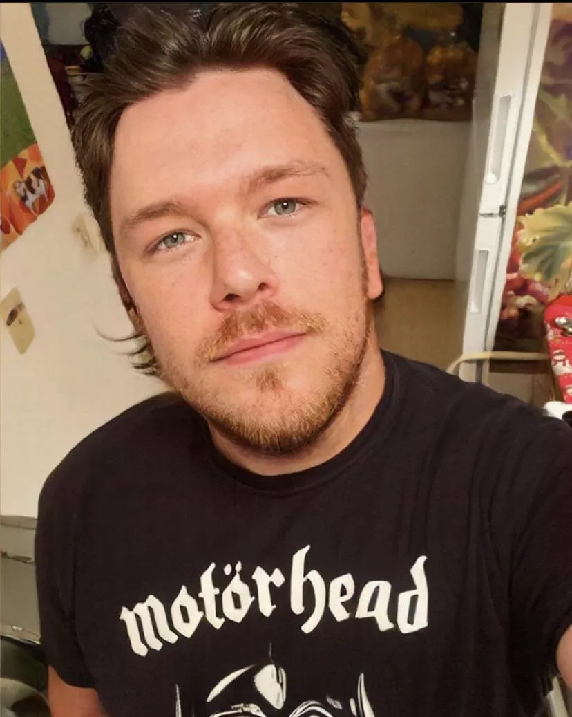 4 years sober today! Feeling healthy and happy!🤘🏼♥️