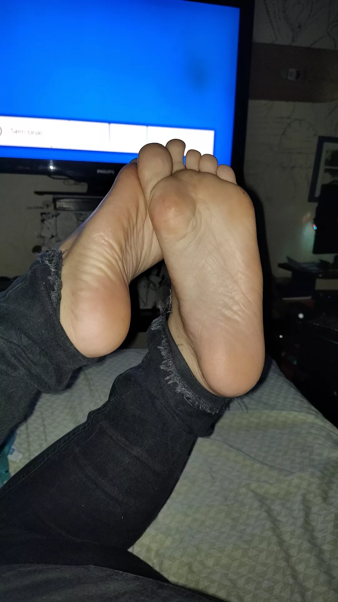 Anybody up to ending my loneliness? 👉👈