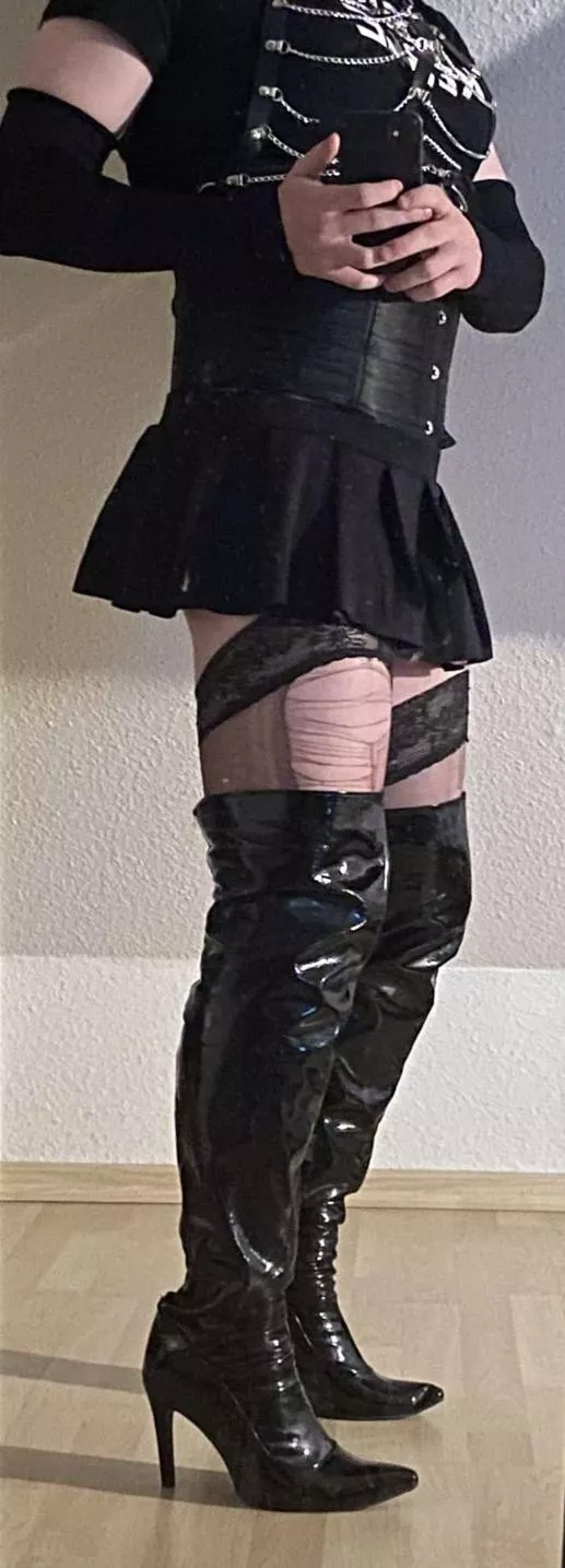 average goth femboy