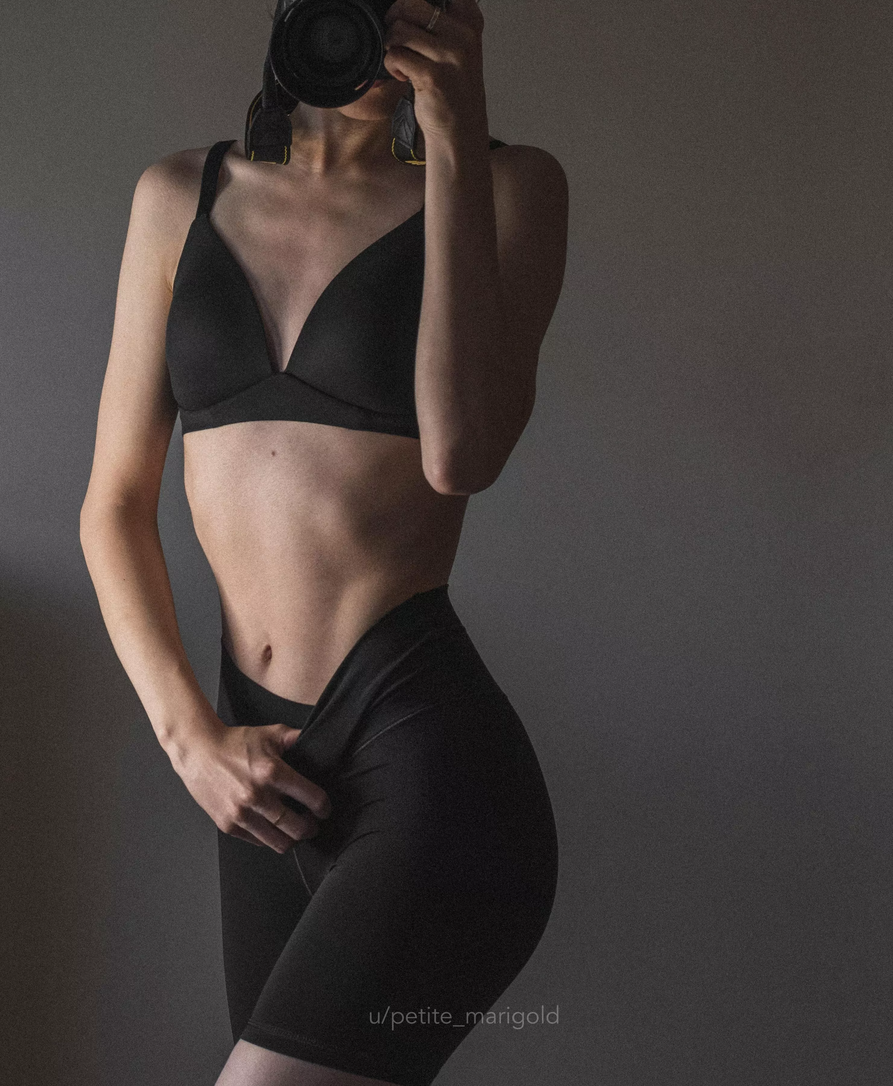 Bite-sized, super fit Asian girl 🥰