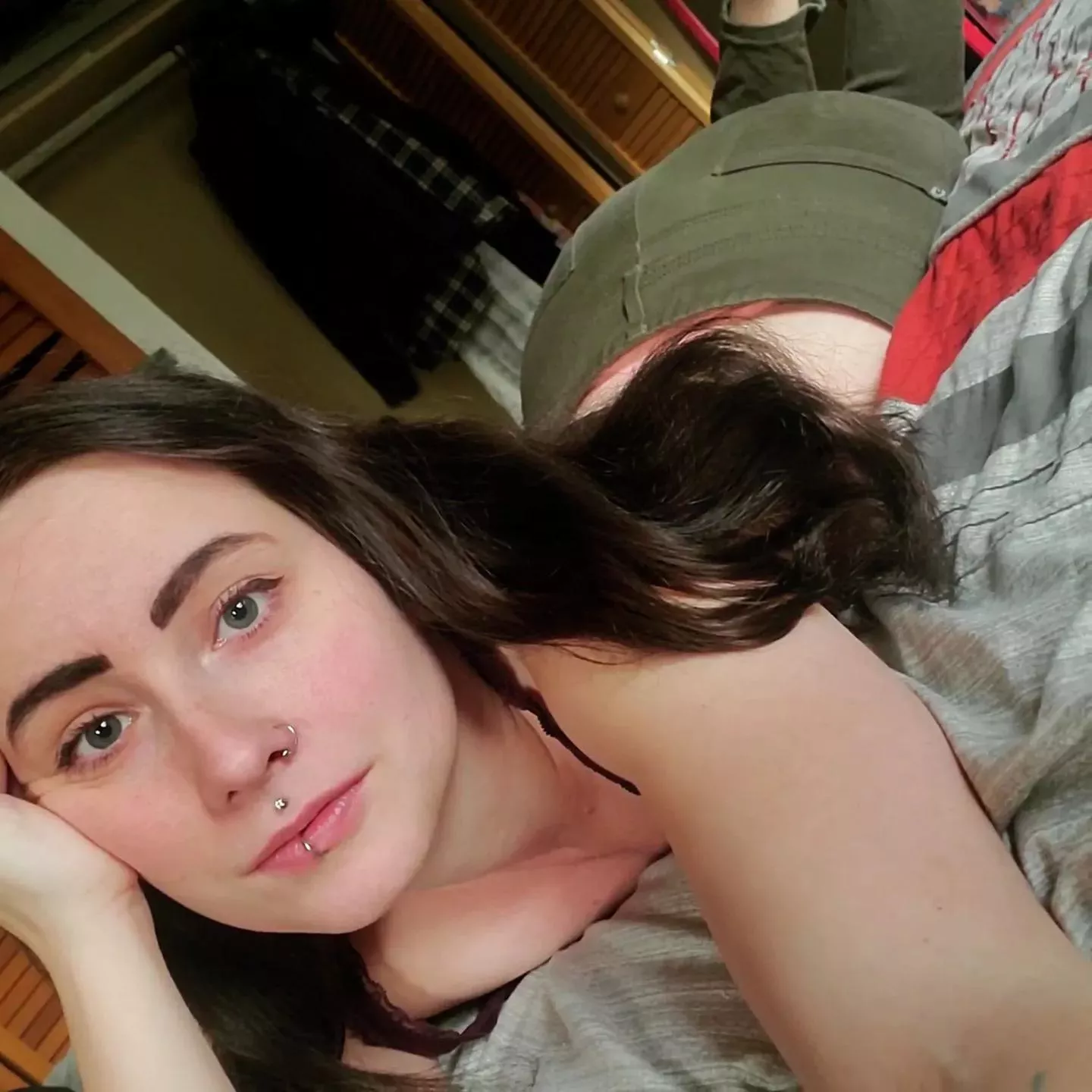 bring yourself over here alreadyy