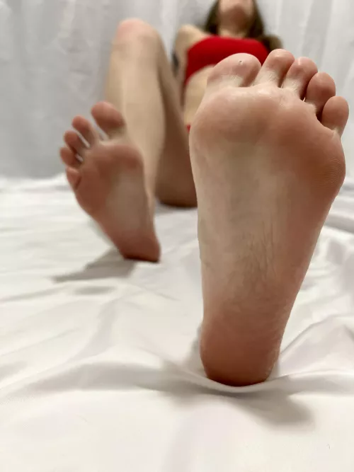 Can I get off too you worshiping my feet ? 🥹