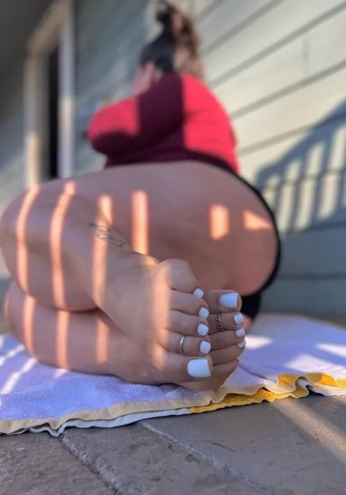 Come lick the sweat off my step mom's sweaty toes and soles