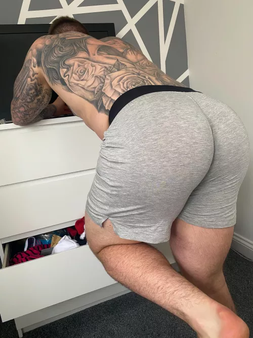 Deciding what to wear 👀