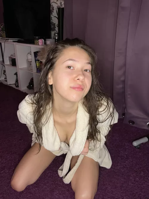 Do any buff athletes need their cock worshipped by a Mini Latina Mom