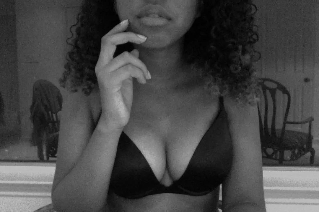 Dying to get a woman’s hand on me 🙈