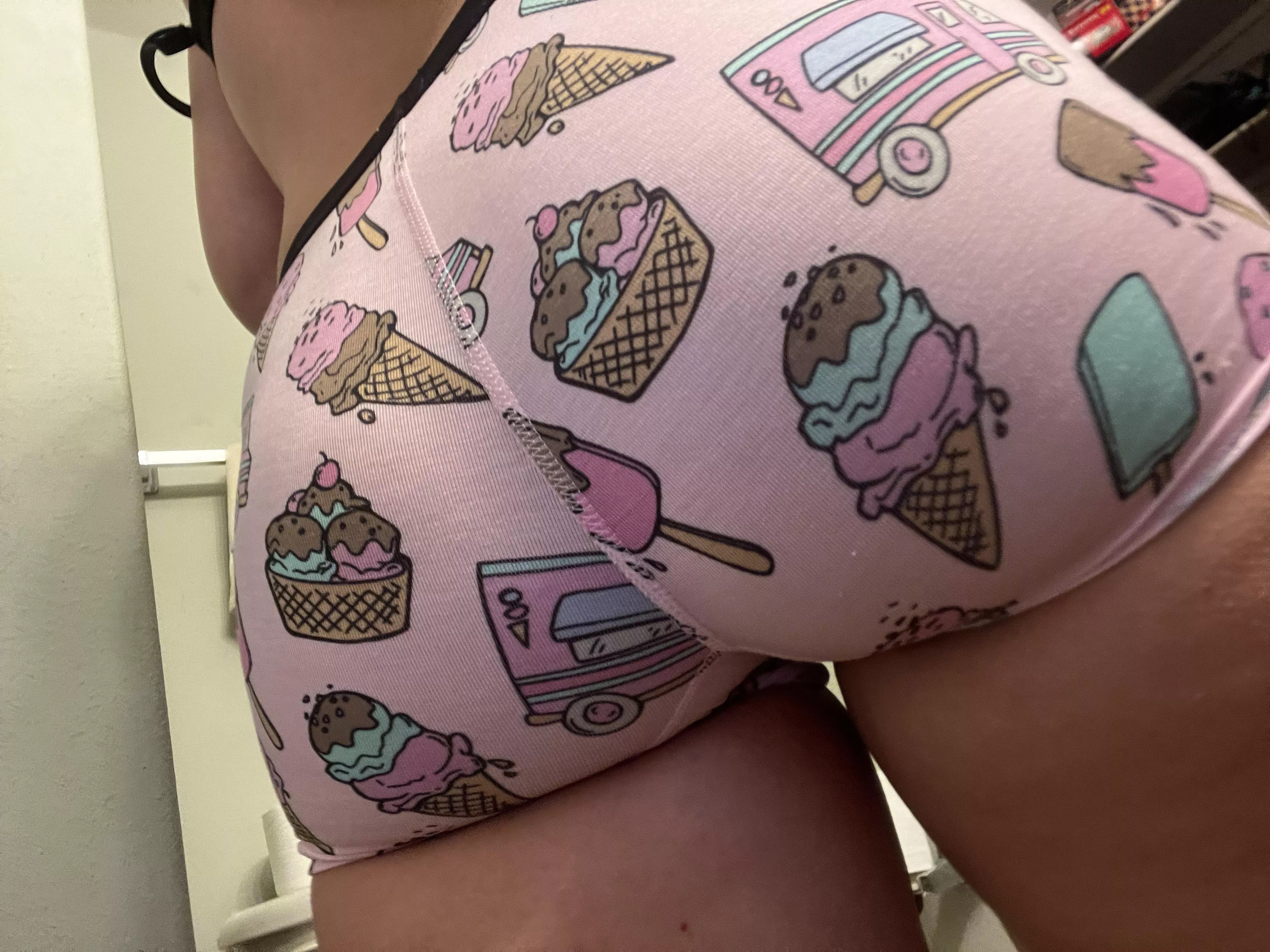 Fat ass needs attention 😜