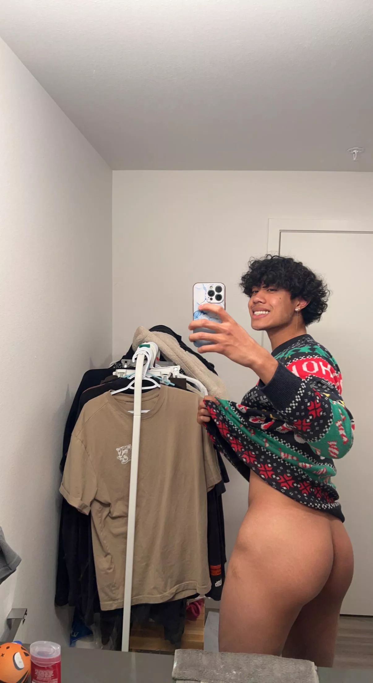 help me take this off plzz