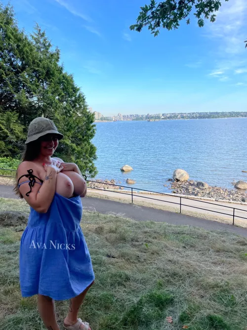 Hubby wouldn’t fuck me in public, would you? [image]