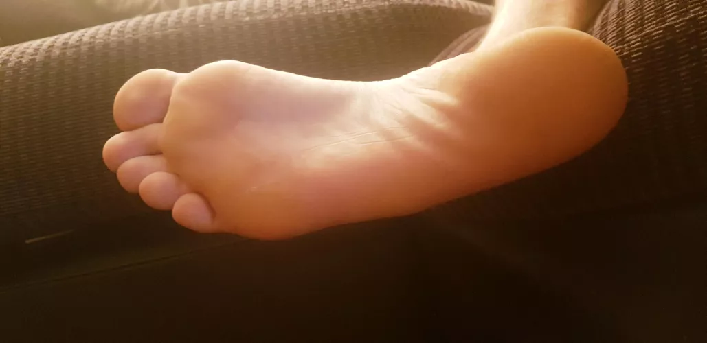 Husband feet. DM for more.