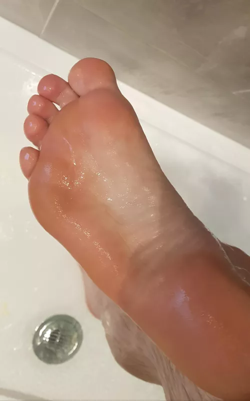 Husband shower feet. DM for more.