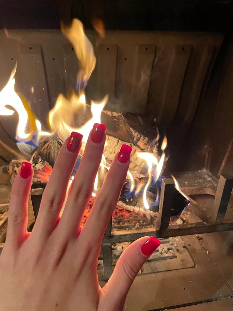 I love my friend's'chimney during the holidays...