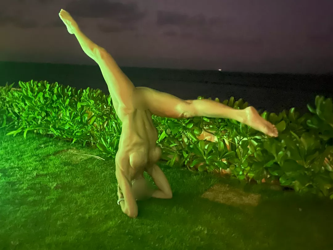 I love naked yoga 💕