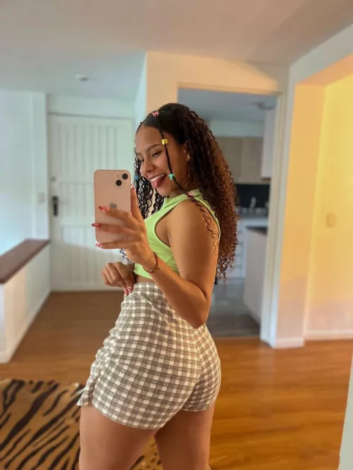 I love these shorts. Do you like how it looks?