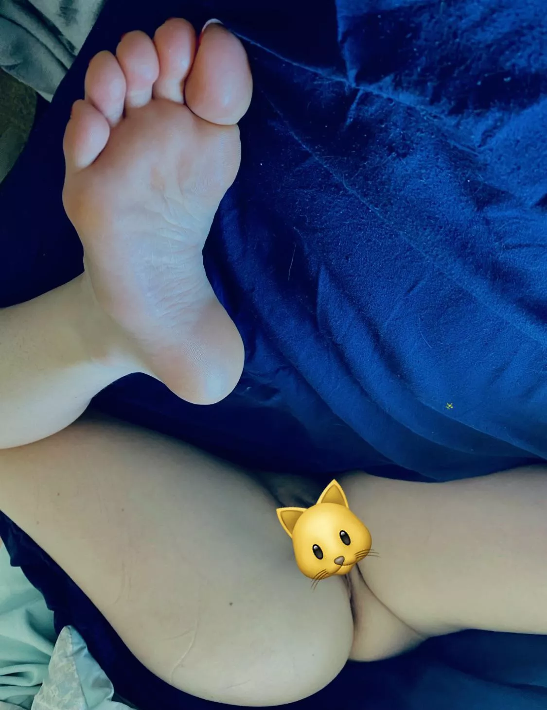 I might be small ., but I like big things 🎁🤭🧸🐱🙈