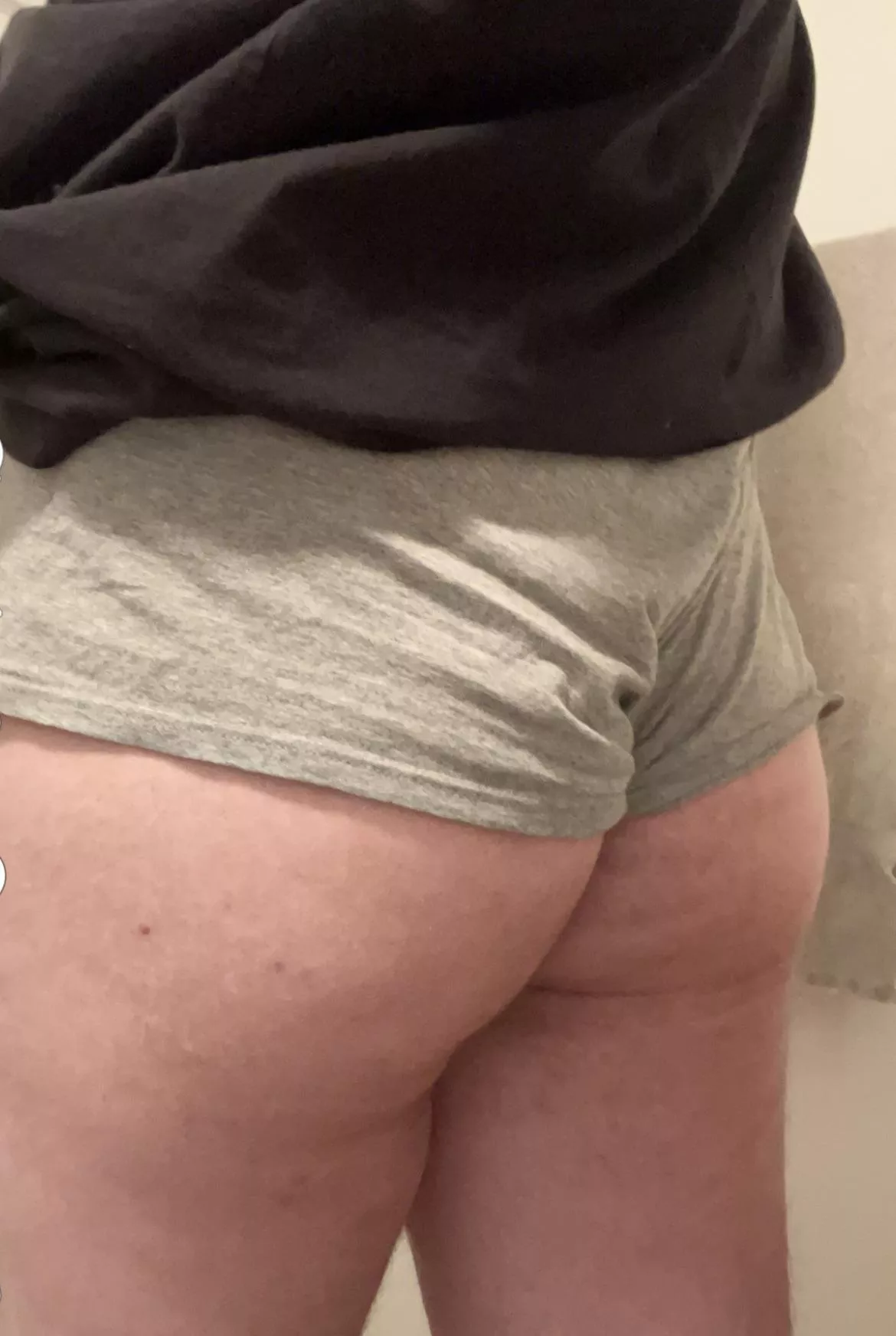 i need someone to play with it with their hands:)