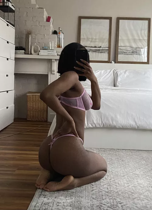 I want my toes sucked!!